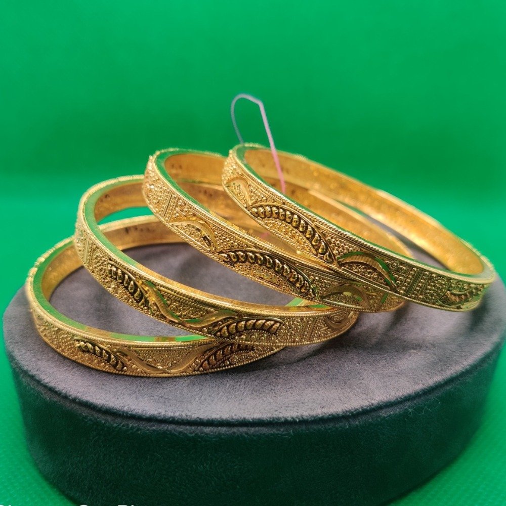 916 gold kalkatti with unique design bangle