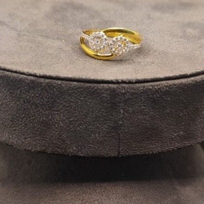 22kt gold  two flower cz ring