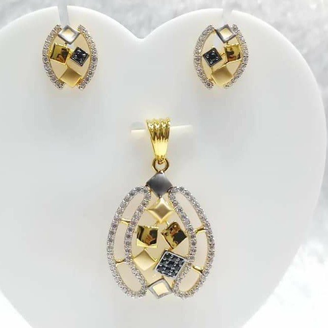 22 carat 916 fancy pendle set