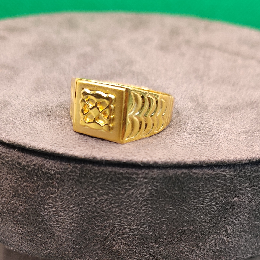 22 carat gold gents ring