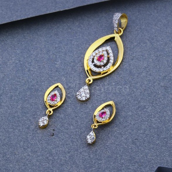 22 carat 916 fancy pendle set