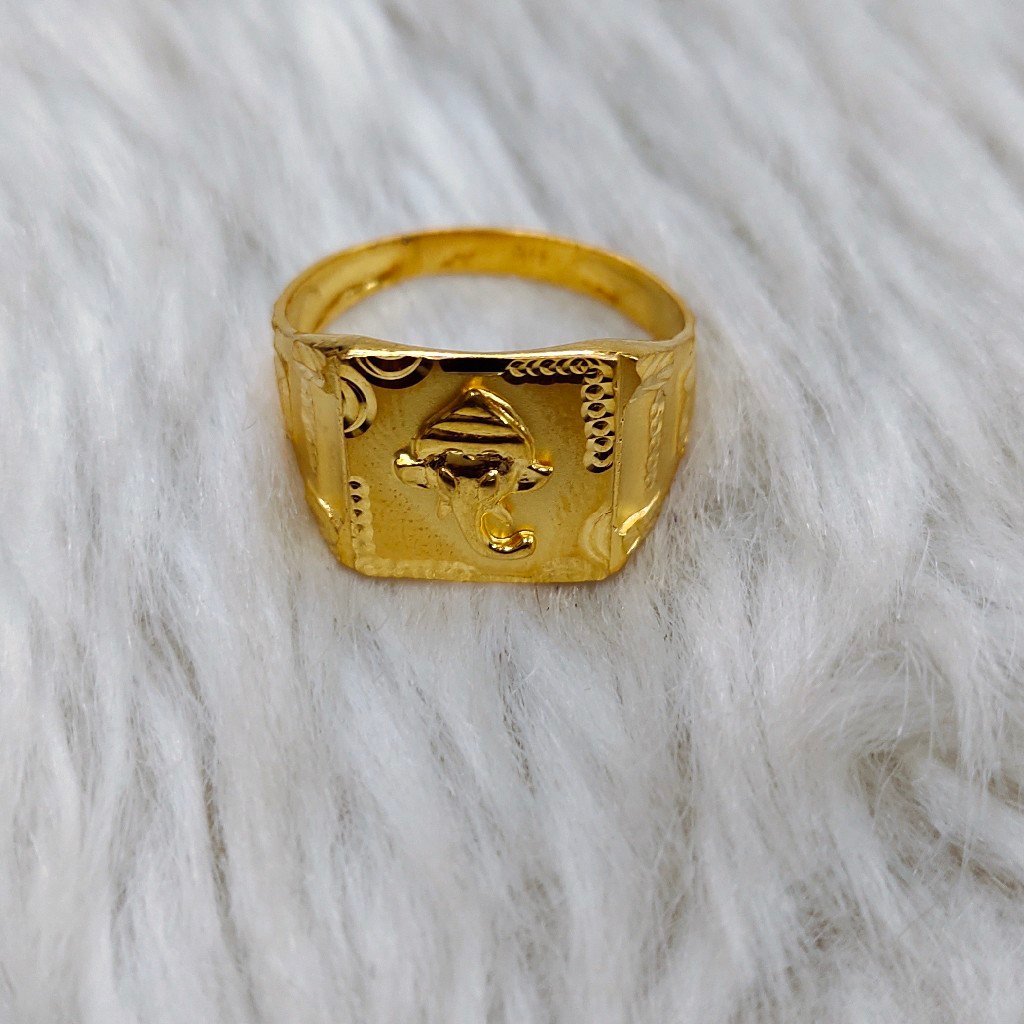 916 22 carat gents ring