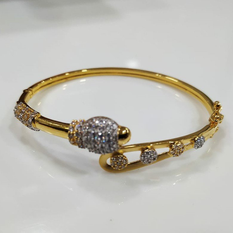 18 carat fancy bracelet