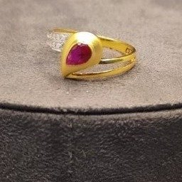 22kt gold pear design ring